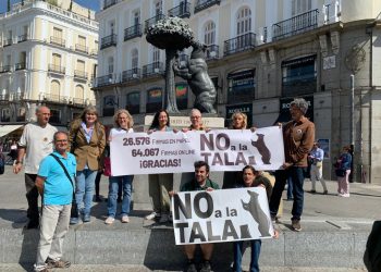 Entregan más de 90.000 firmas contra la tala de mas de 1.000 árboles prevista por las obras de la ampliación de la línea 11 de Metro