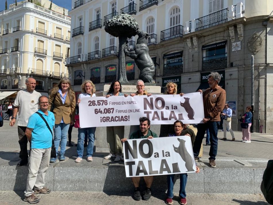 Entregan más de 90.000 firmas contra la tala de mas de 1.000 árboles prevista por las obras de la ampliación de la línea 11 de Metro