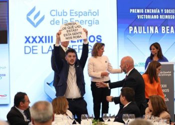 Activistas climáticos irrumpen en los Premios de la Energía para exigir una transición energética al servicio de las personas y no de las corporaciones