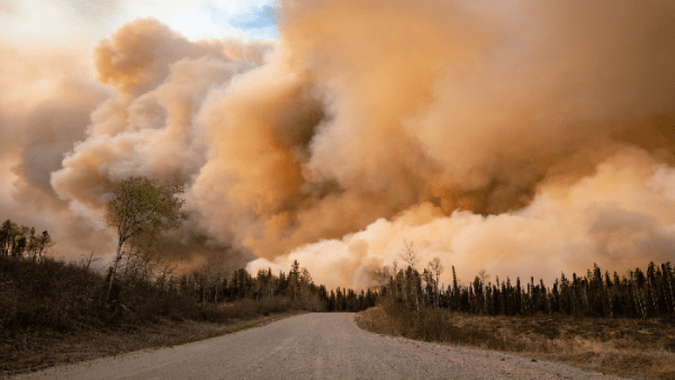 Incendios forestales amenazan a comunidades indígenas en Canadá