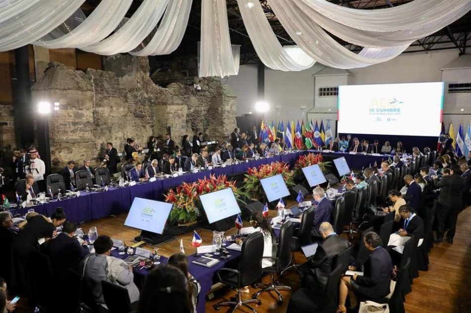 El presidente cubano Díaz-Canel destaca el pronunciamiento de la AEC contra el bloqueo a Cuba