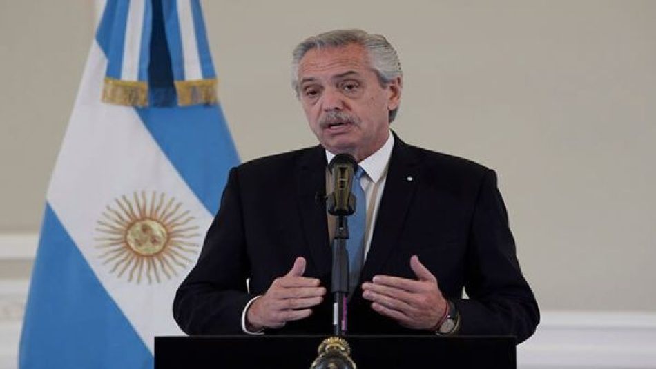 Presidente argentino acusa a la Corte Suprema de entrometerse en el proceso democrático