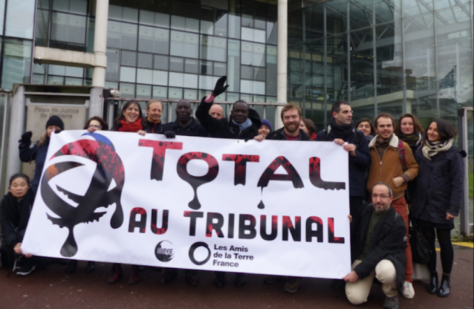 Policía francesa impide protesta ante junta de accionistas de Total