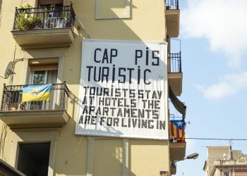 Els Comuns presenten un pla per «poder tancar pisos turístics» i per «prohibir lloguer de temporada a les zones més tensionades»