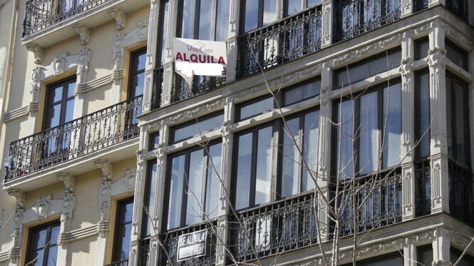 El PSOE suprime la congelación de los precios del alquiler levantando críticas desde Sumar y sindicatos en defensa de una vivienda digna