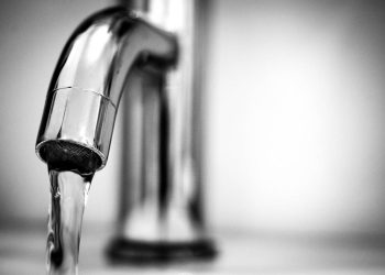 Detectan microplásticos en el agua potable de algunas ciudades españolas