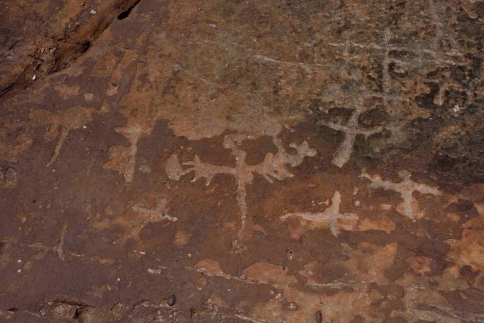 Documentan más de 250 grabados prehistóricos en un yacimiento catalán