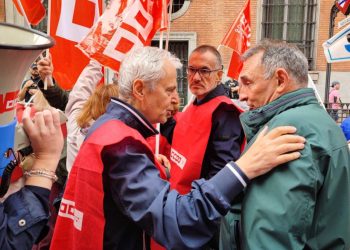 Enrique Santiago visita a empleados/as de Justicia en huelga y reclama al ministerio “propuestas para fortalecer este servicio público y que traten debidamente a los trabajadores”