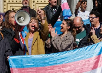 Una treintena de colectivos trans y LGTBI de toda España piden a Yolanda Díaz que levante el veto a Irene Montero