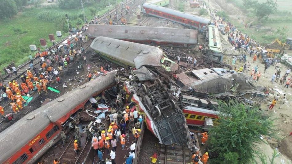 Colisión de trenes en Odisha, India, deja al menos 261 muertos