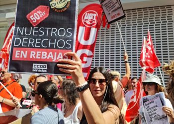 Sira Rego respalda las exigencias laborales de las trabajadoras de H&M en un sector “definido por el lema ‘sueldos precarios, dueños millonarios’