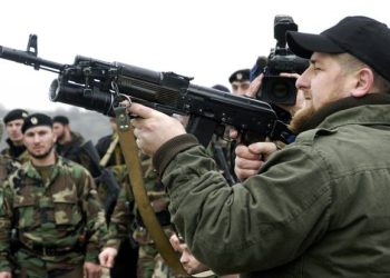 Combatientes chechenos parten a zonas de tensión en Rusia