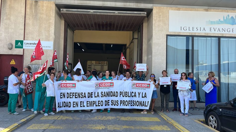 La plantilla de la lavandería del SAS en la zona franca de Cádiz, se ha concentrado, convocada por CCOO, en defensa de un servicio público y digno