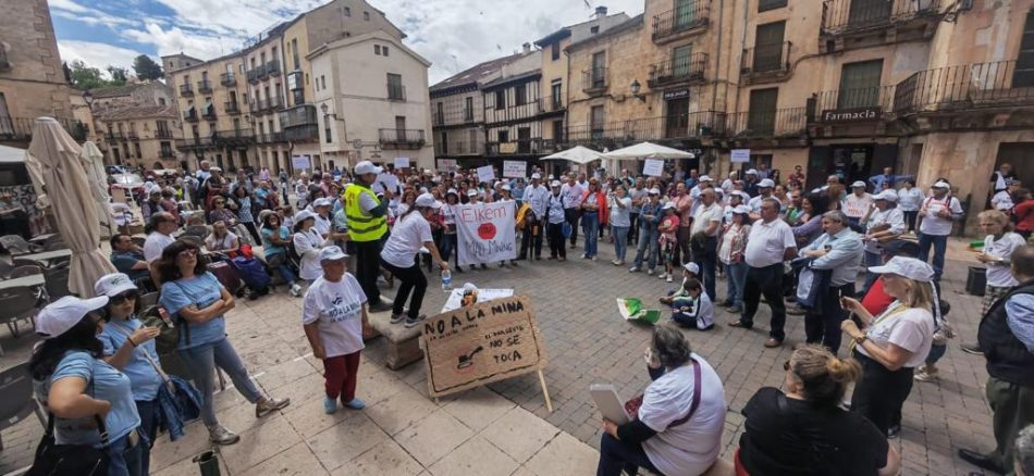 Los vecinos del Nordeste de Segovia se concentran en Sepúlveda contra el proyecto minero que amenaza su forma de vida
