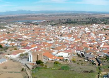 Mitma firma un acuerdo con Extremadura y el Ayuntamiento de Navalvillar de Pela para rehabilitar 48 viviendas