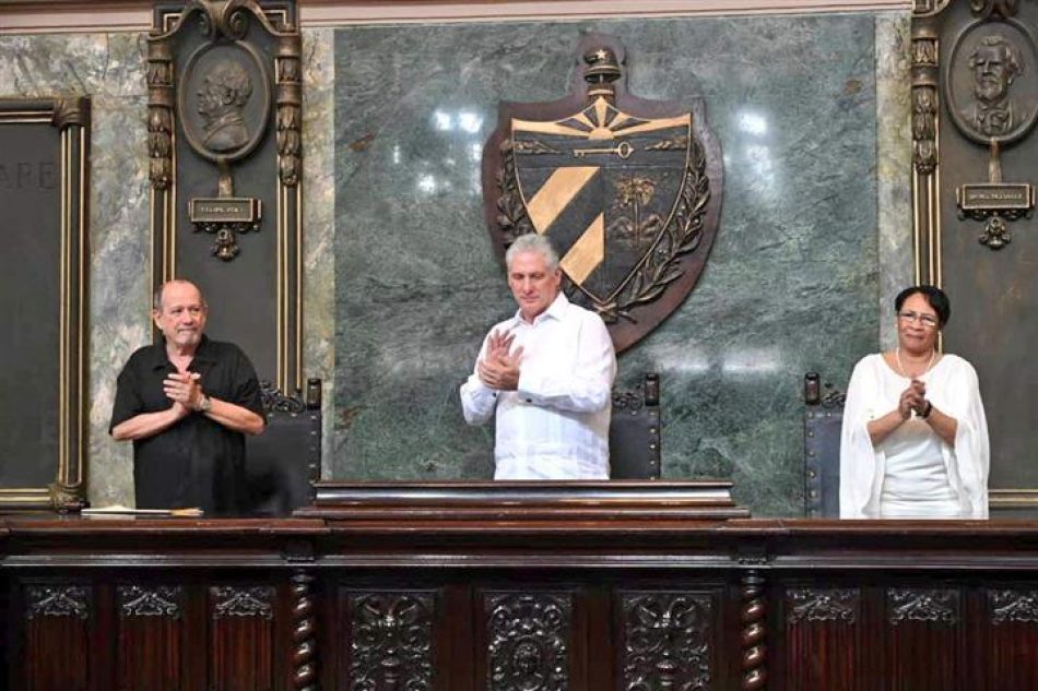 El Parlamento de Cuba felicita a Silvio Rodríguez por el Doctor Honoris Causa en la Universidad de La Habana