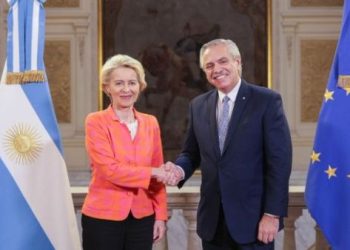 Fernández y Von der Leyen promueven vínculos entre Mercosur y la UE