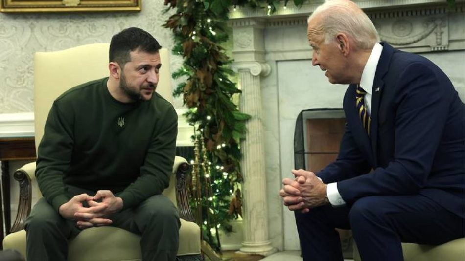 Cómo los medios de comunicación maquillan la imagen de Biden y Zelensky