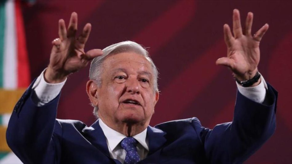 AMLO repudia “publicitarias y vulgares” barreras fronterizas de Texas