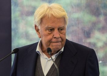 La traición de Felipe González al pueblo saharaui, contestada por Mariem Hassan