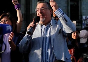 Guatemala: Presidenciable Arévalo llama a defender el voto