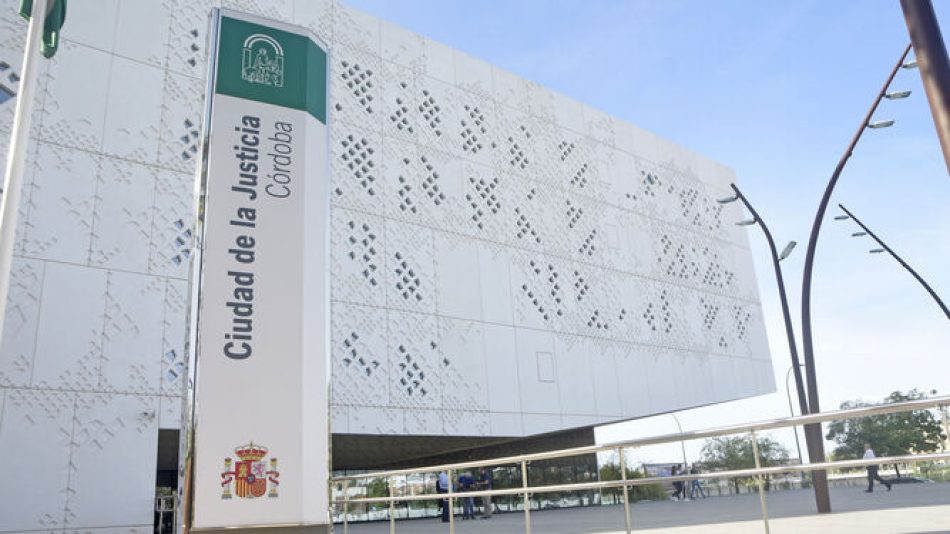 Un Juzgado de Córdoba abre diligencias contra dos policías locales por detención ilegal y por faltar a la verdad durante su comparecencia en sede judicial