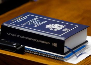 Presentan más de mil enmiendas al proyecto constitucional chileno