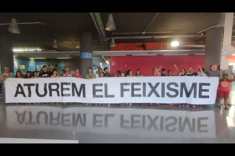 Presentación del manifiesto “Organitzem-nos! Mobilitzem-nos! Barrem el pas al feixisme!”
