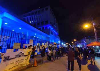 Continúan las protestas frente al Ministerio Público de Guatemala