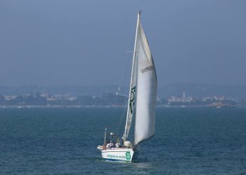 El velero Diosa Maat pone rumbo a Granada en su campaña ‘En acción por el litoral’