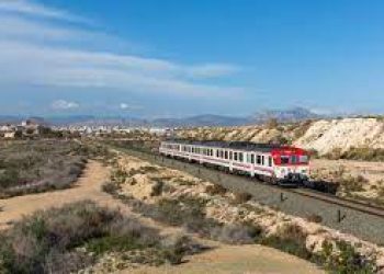 Compromís-Sumar reclama inversiones para revertir el deplorable estado de las cercanías en Alicante, con tramos sin electrificar y falta de conexión con el aeropuerto del Altet