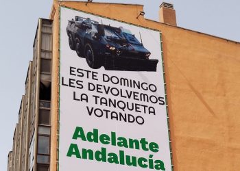 Adelante Andalucía cuelga una lona en Madrid advirtiendo con devolver la tanqueta si sacan diputada en Cádiz