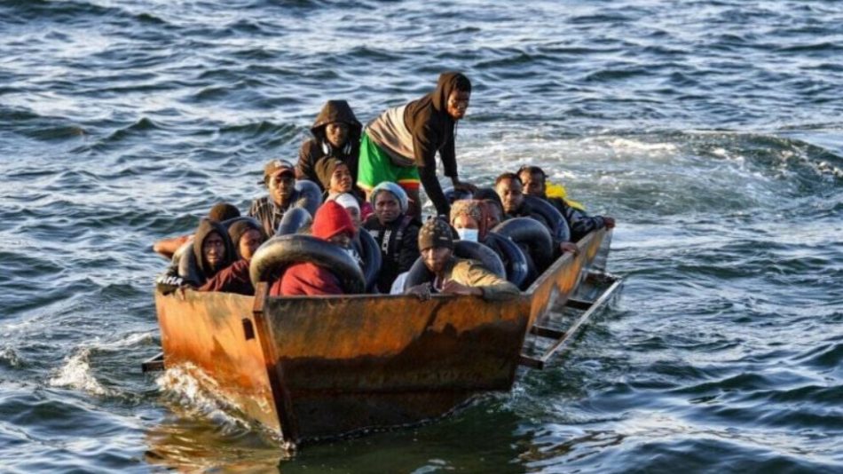 Cuatro migrantes murieron y otros 51 desaparecieron, tras hundirse un barco en Túnez