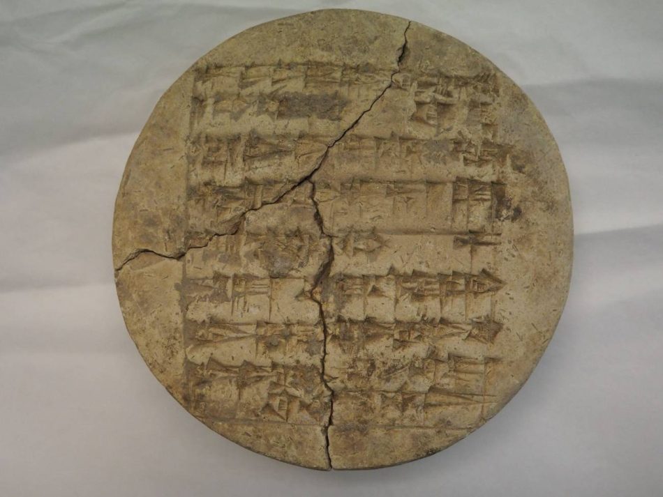 Descubren en un manuscrito del Museo Sefardí de Toledo una nueva inscripción cuneiforme en lengua sumeria