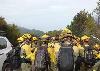 El Centro de Salvamento y Emergencias de Canarias señala que el incendio de Tenerife ha evolucionado en mejores condiciones de las esperadas esta noche