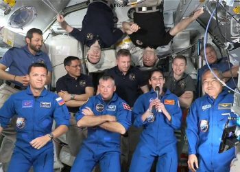 Los astronautas de la misión Crew-7 llegan a la estación espacial internacional