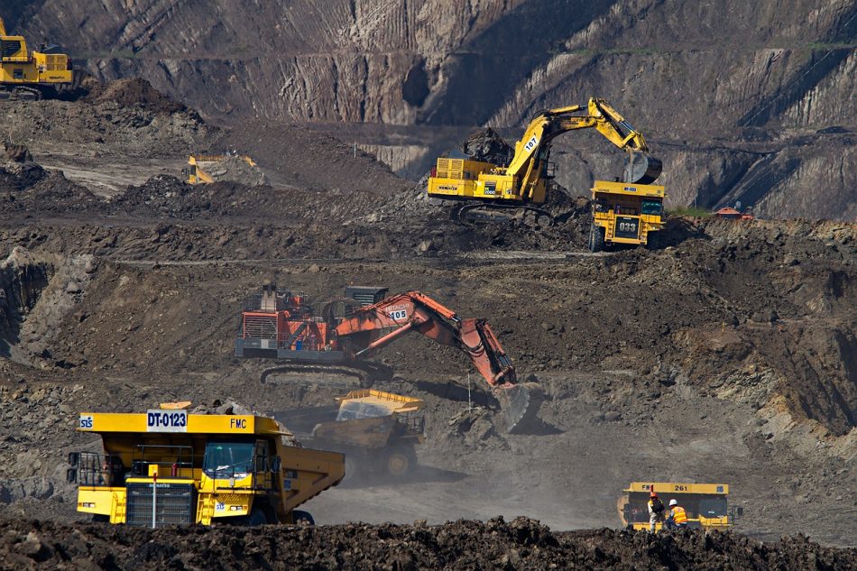 La minería de tierras raras y otros recursos geológicos para la transición energética es insostenible: la Agencia Internacional de la Energía advierte que el sector extractivo ha disparado su impacto ambiental en los últimos tres años