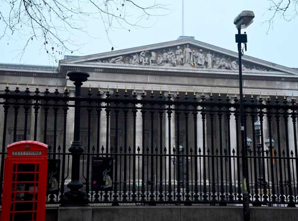 Dimite el director del Museo Británico tras un escándalo relacionado con robos