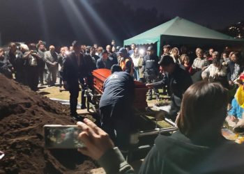 Los asistentes al funeral del candidato presidencial ecuatoriano asesinado claman justicia