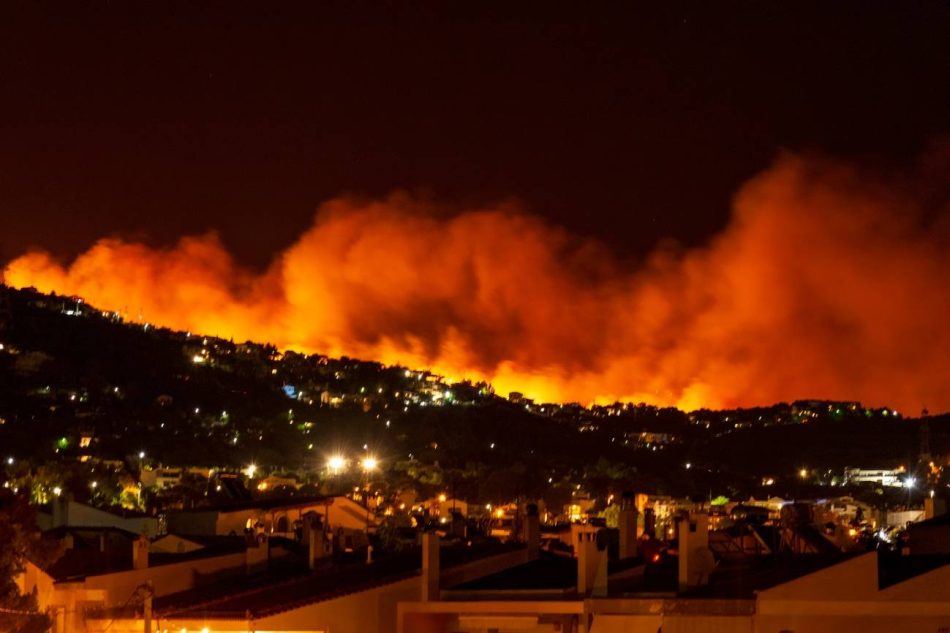 Un equipo de investigadores insta a la ciudadanía a prepararse para actuar frente a los incendios forestales