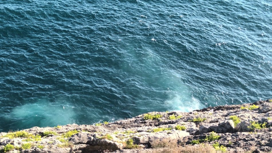 El Principado sigue vertiendo las aguas residuales de Llanes debajo del paseo de San Pedro con el grave impacto ambiental que suponen