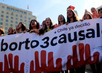 Ultraderecha chilena amenaza con derogar el aborto, mujeres protestan