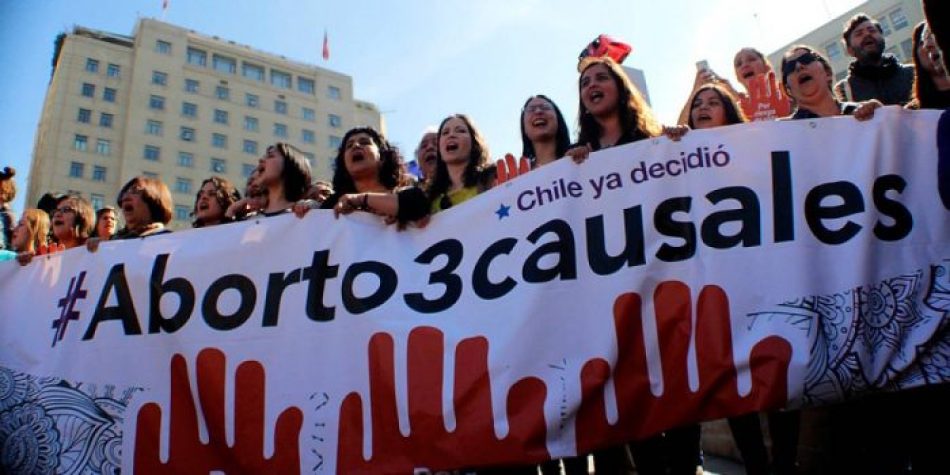 Ultraderecha chilena amenaza con derogar el aborto, mujeres protestan