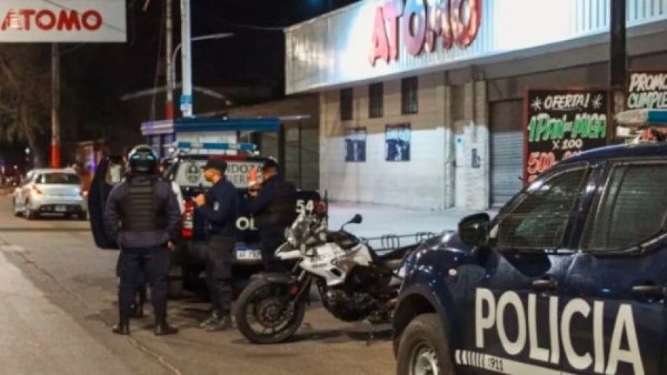 Gobierno argentino relaciona a candidato Milei con saqueos