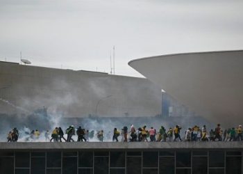 Detienen a ocho bolsonaristas acusados de atacar el Palacio de Planalto