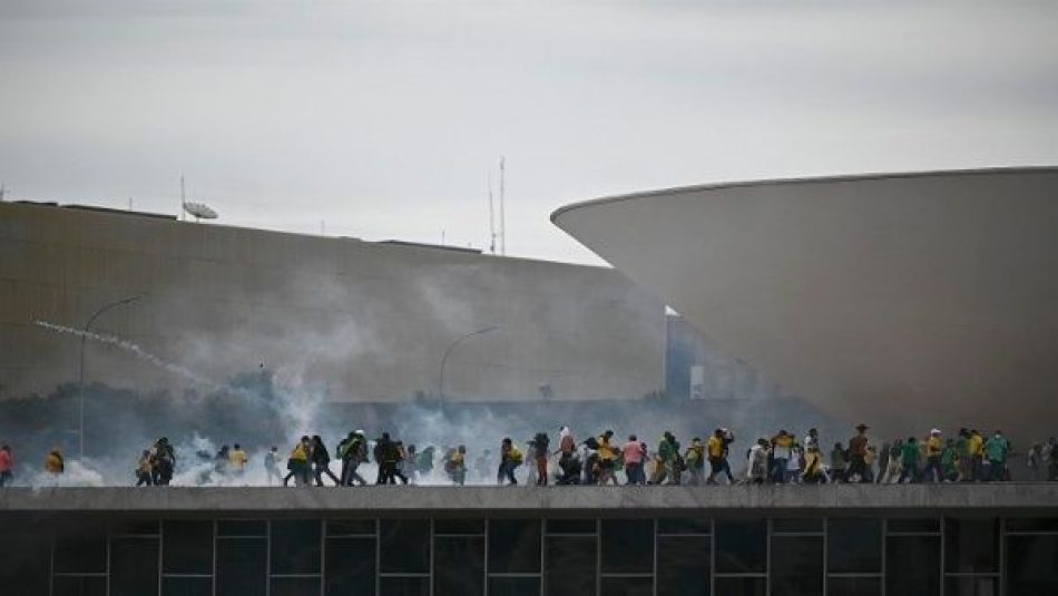 Detienen a ocho bolsonaristas acusados de atacar el Palacio de Planalto