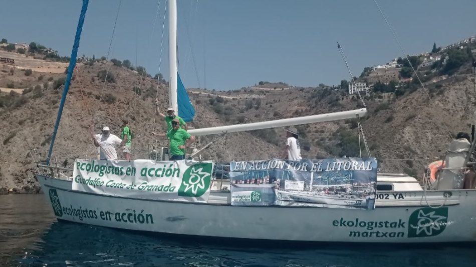 El velero Diosa Maat continúa su defensa del litoral en la costa de Granada