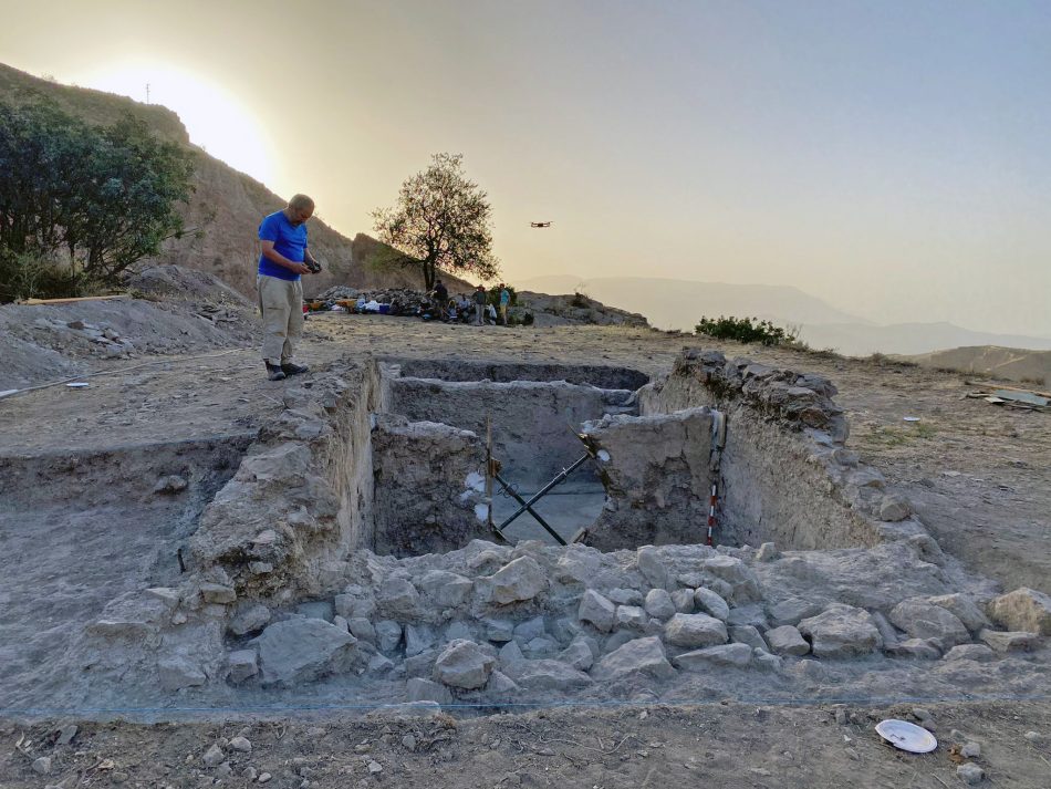 Concluye la segunda campaña de excavación del Peñón del Fuerte con hallazgos como un candil nazarí y un jarro medieval