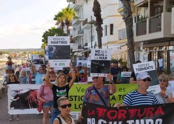 Buena acogida en Jávea contra els «Bous a la mar»