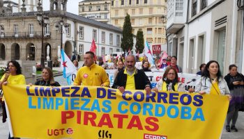 O persoal de limpeza de Correos continúa coa folga e as mobilizacións para demandar o cobro dos salarios